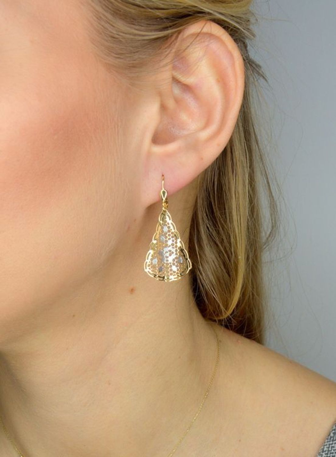 Złote kolczyki 585 wiszące 'Ażurowe blaszki' KL 1910.jpg